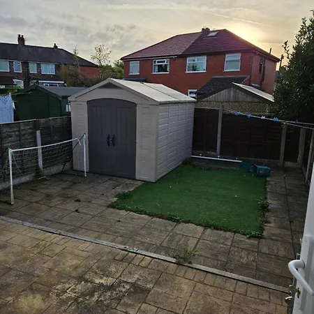 Serene 3Br Home With Free Parking Манчестер Экстерьер фото
