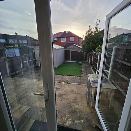 Serene 3Br Home With Free Parking Манчестер Экстерьер фото
