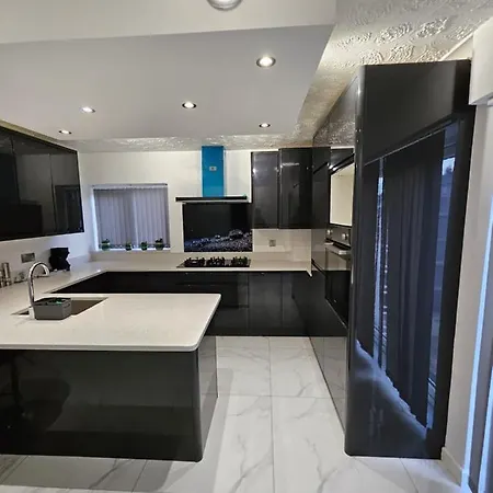 Serene 3Br Home With Free Parking Манчестер Экстерьер фото