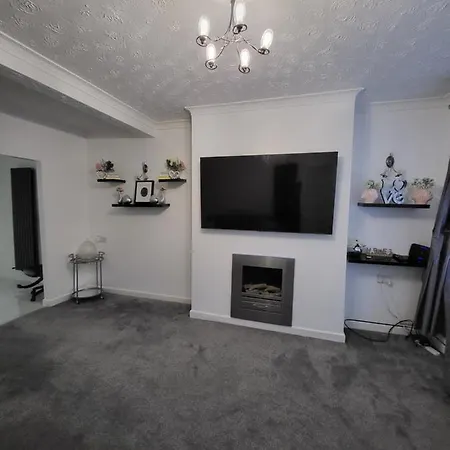Serene 3Br Home With Free Parking Манчестер Экстерьер фото