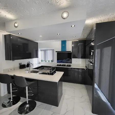 Serene 3Br Home With Free Parking Манчестер Экстерьер фото