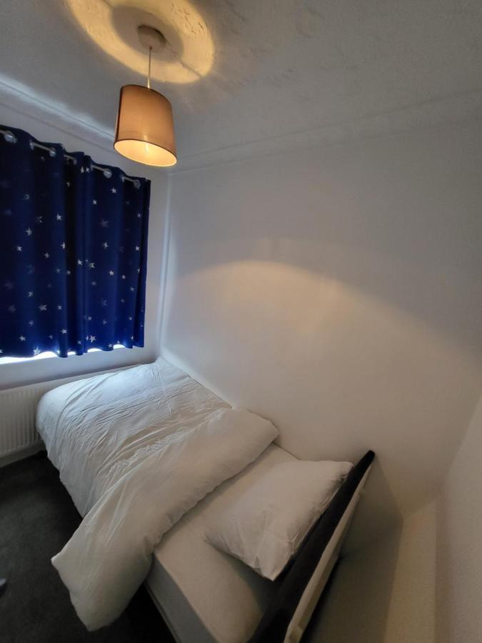 Holiday home Serene 3br With Free Parking Manchester