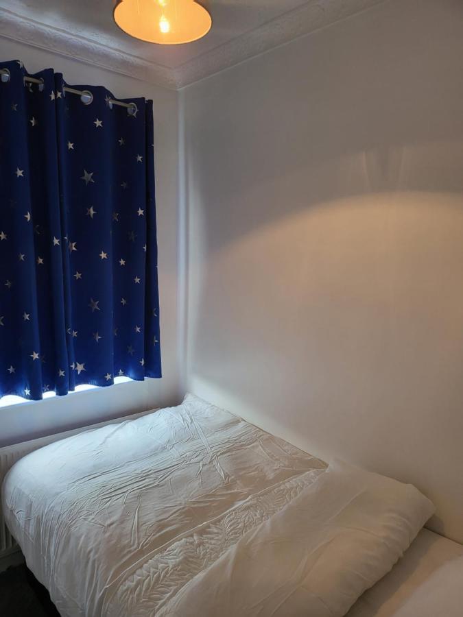 Holiday home Serene 3br With Free Parking Manchester