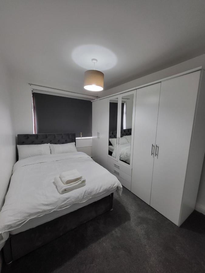 Holiday home Serene 3br With Free Parking Manchester