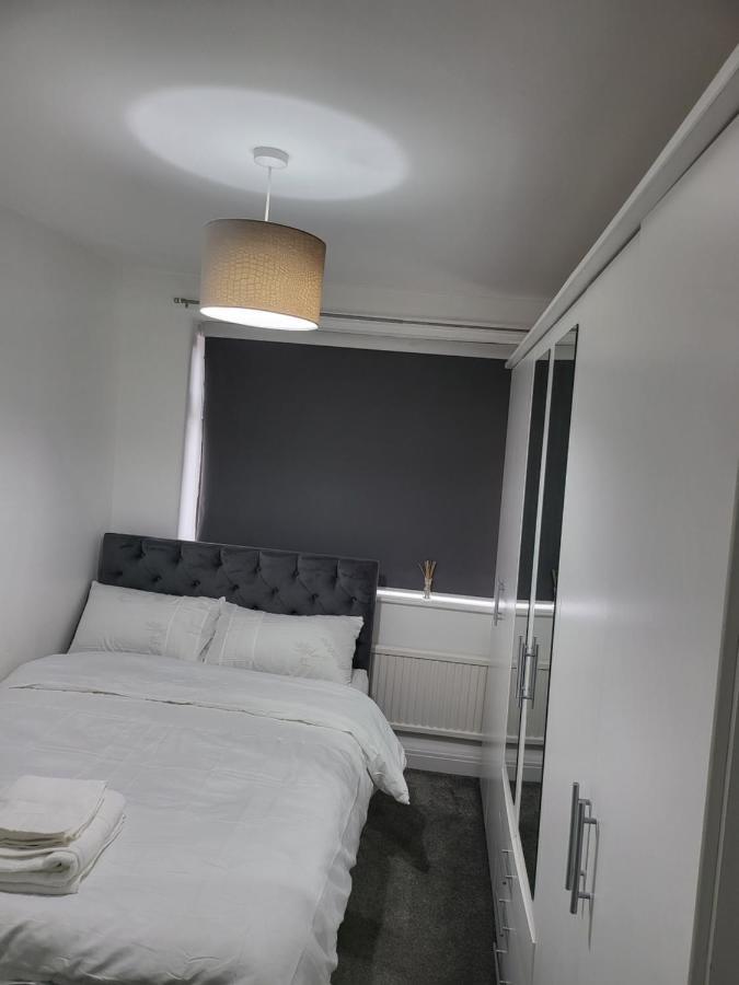 Serene 3br With Free Parking Holiday home Manchester