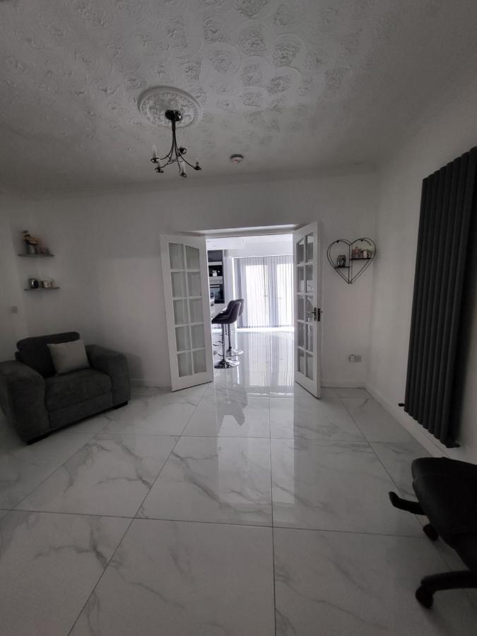 Serene 3br With Free Parking Holiday home *