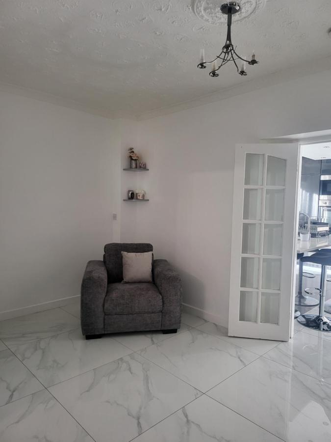 Holiday home Serene 3br With Free Parking *
