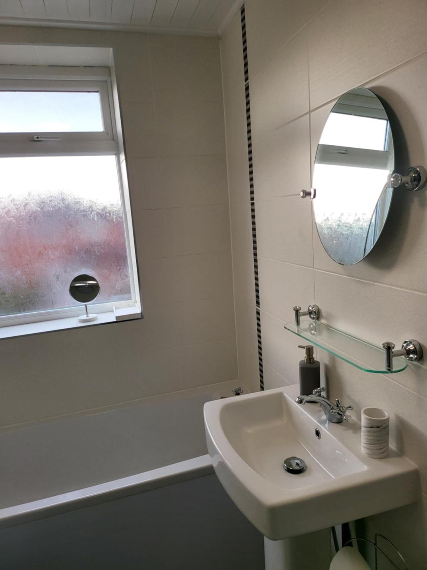 Holiday home Serene 3br With Free Parking *